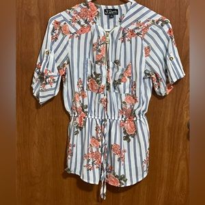 Pretty, white floral blouse.